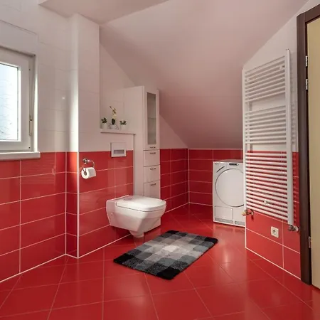 Sara-trogir Center-pool-parking Trogir
