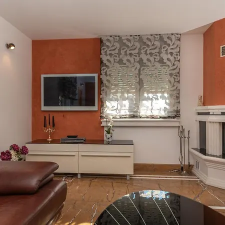 Sara-trogir Center-pool-parking Villa Trogir