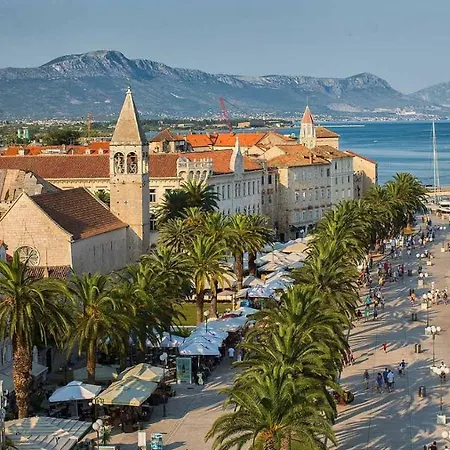 Sara-trogir Center-pool-parking Villa