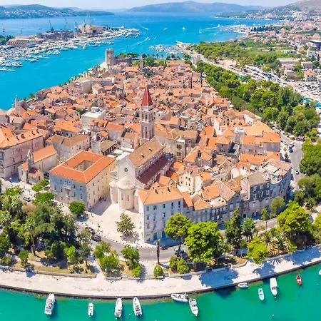 Villa Sara-trogir Center-pool-parking *