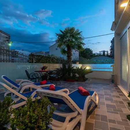 Villa Sara-trogir Center-pool-parking Trogir