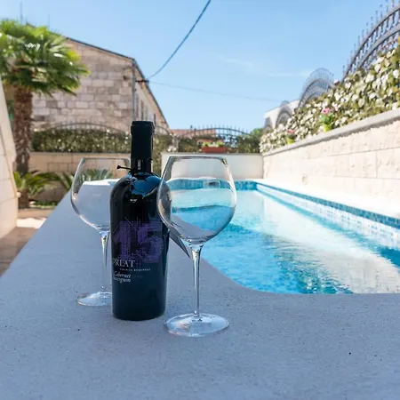 Sara-trogir Center-pool-parking Villa Trogir