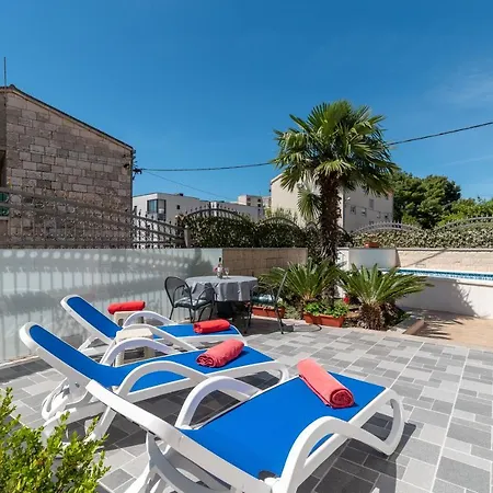 Sara-trogir Center-pool-parking * Trogir