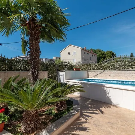 Sara-trogir Center-pool-parking Villa