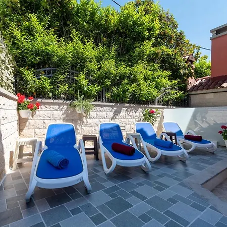 Sara-trogir Center-pool-parking Trogir